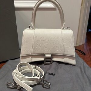 White Bag
Balenciaga 
Hourglass 
Used once 
Comes with box, dust bag and strap